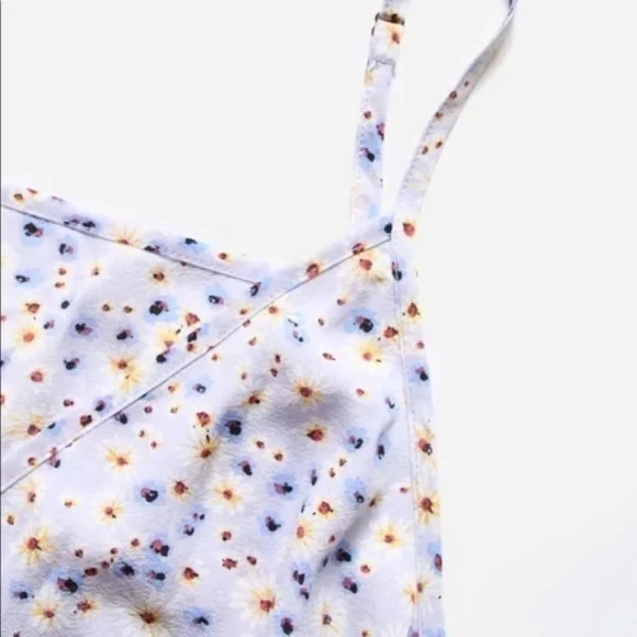 Plus size ditsy floral romper - Picture 4 of 9